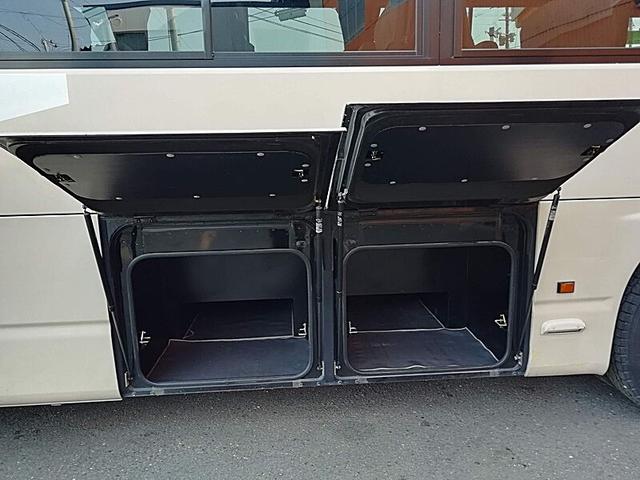 メルファ 　３５人乗りバス　送迎仕様　乗車定員／３５名　８列シート　トランクあり　内装仕様／標準　クーラー方式／サブエンジン式　リクライニングあり　モケットあり　自動ドア（19枚目）