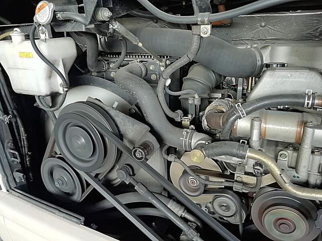 メルファ 　３５人乗りバス　送迎仕様　乗車定員／３５名　８列シート　トランクあり　内装仕様／標準　クーラー方式／サブエンジン式　リクライニングあり　モケットあり　自動ドア（20枚目）