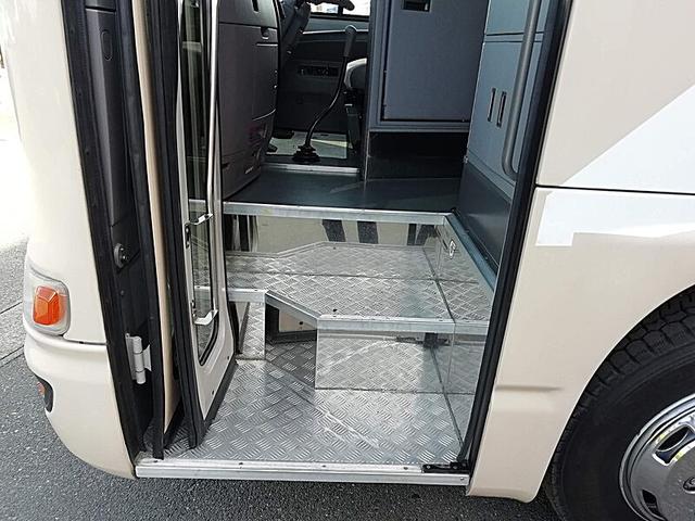 メルファ 　３５人乗りバス　送迎仕様　乗車定員／３５名　８列シート　トランクあり　内装仕様／標準　クーラー方式／サブエンジン式　リクライニングあり　モケットあり　自動ドア（23枚目）