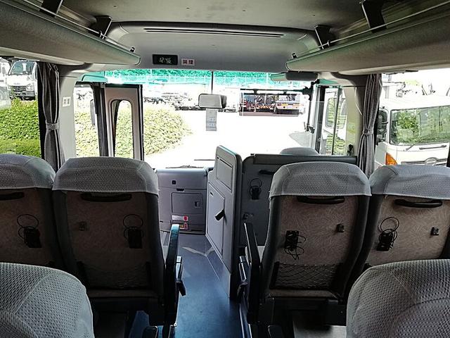 メルファ 　３５人乗りバス　送迎仕様　乗車定員／３５名　８列シート　トランクあり　内装仕様／標準　クーラー方式／サブエンジン式　リクライニングあり　モケットあり　自動ドア（24枚目）
