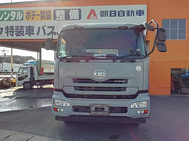 ＵＤトラックス 　大型強力吸引車　タンク容量／７０００リットル　品名／汚水　比重／０．９　タンク全ステンレス　キャッチャーあり　配管あり　稼働時間／７７２９ｈｒ表示　オールステンレス（2枚目）