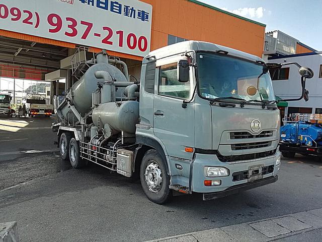 ＵＤトラックス 　大型強力吸引車　タンク容量／７０００リットル　品名／汚水　比重／０．９　タンク全ステンレス　キャッチャーあり　配管あり　稼働時間／７７２９ｈｒ表示　オールステンレス（5枚目）