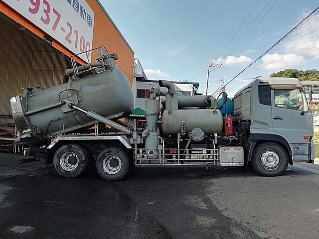 ＵＤトラックス 　大型強力吸引車　タンク容量／７０００リットル　品名／汚水　比重／０．９　タンク全ステンレス　キャッチャーあり　配管あり　稼働時間／７７２９ｈｒ表示　オールステンレス（6枚目）