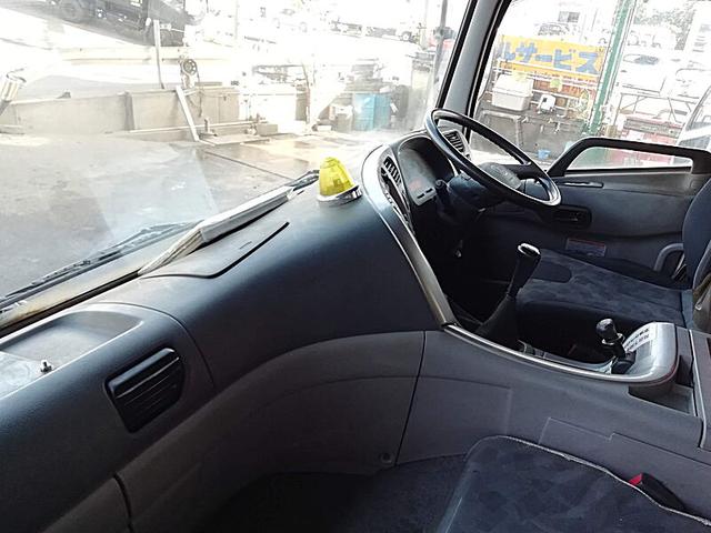 ＵＤトラックス 　大型強力吸引車　タンク容量／７０００リットル　品名／汚水　比重／０．９　タンク全ステンレス　キャッチャーあり　配管あり　稼働時間／７７２９ｈｒ表示　オールステンレス（26枚目）