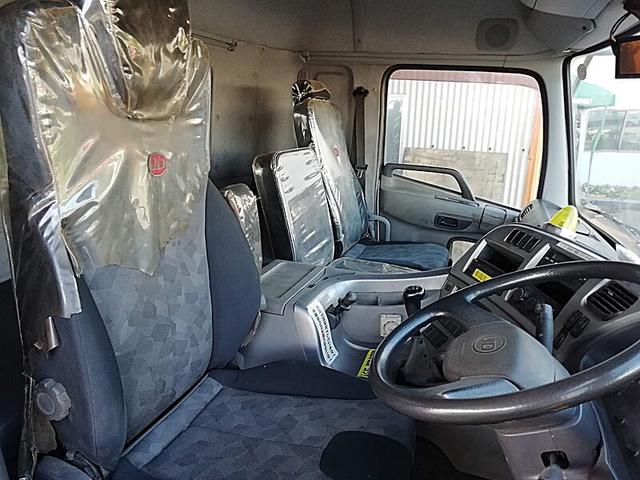 ＵＤトラックス 　大型強力吸引車　タンク容量／７０００リットル　品名／汚水　比重／０．９　タンク全ステンレス　キャッチャーあり　配管あり　稼働時間／７７２９ｈｒ表示　オールステンレス（31枚目）