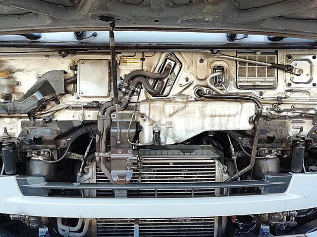 ＵＤトラックス 　大型強力吸引車　タンク容量／７０００リットル　品名／汚水　比重／０．９　タンク全ステンレス　キャッチャーあり　配管あり　稼働時間／７７２９ｈｒ表示　オールステンレス（33枚目）