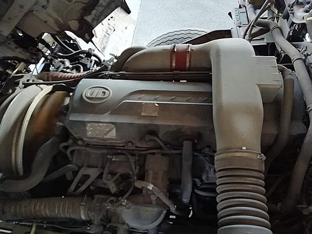 ＵＤトラックス 　大型強力吸引車　タンク容量／７０００リットル　品名／汚水　比重／０．９　タンク全ステンレス　キャッチャーあり　配管あり　稼働時間／７７２９ｈｒ表示　オールステンレス（36枚目）