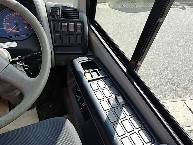 メルファ 45人乗り 送迎仕様 乗車定員/45名 9列シート 内装仕様/標準 クーラー方式/サブエンジン式 モケットあり 自動ドア(23枚目)