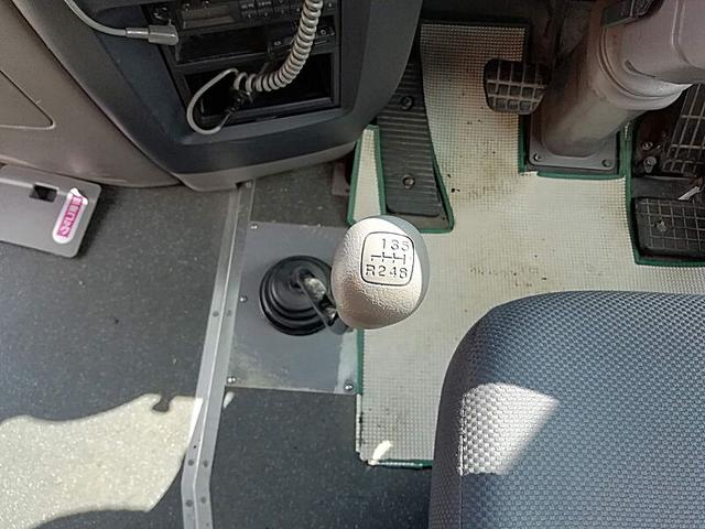 メルファ 45人乗り 送迎仕様 乗車定員/45名 9列シート 内装仕様/標準 クーラー方式/サブエンジン式 モケットあり 自動ドア(24枚目)