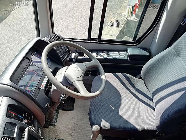 メルファ 45人乗り 送迎仕様 乗車定員/45名 9列シート 内装仕様/標準 クーラー方式/サブエンジン式 モケットあり 自動ドア(25枚目)