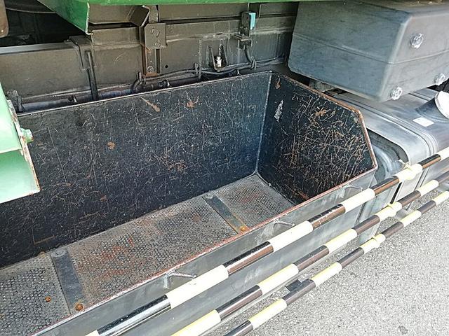 ヒノレンジャー 4.75t 増トン車 巻込式 8.4立米 パッカー車 内容量/8.4m3 作動方式/回転 軽量装置あり 連続スイッチあり 荷箱前物入れあり 中型限定解除で乗れます(10枚目)