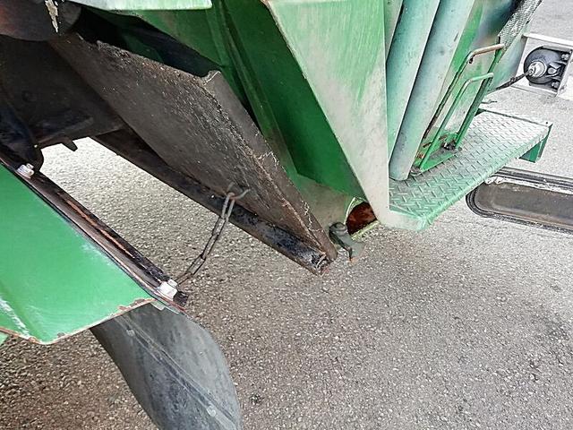 ヒノレンジャー 4.75t 増トン車 巻込式 8.4立米 パッカー車 内容量/8.4m3 作動方式/回転 軽量装置あり 連続スイッチあり 荷箱前物入れあり 中型限定解除で乗れます(12枚目)