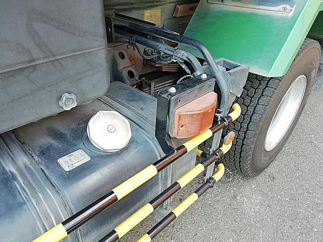 ヒノレンジャー 4.75t 増トン車 巻込式 8.4立米 パッカー車 内容量/8.4m3 作動方式/回転 軽量装置あり 連続スイッチあり 荷箱前物入れあり 中型限定解除で乗れます(14枚目)