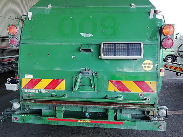 ヒノレンジャー 4.75t 増トン車 巻込式 8.4立米 パッカー車 内容量/8.4m3 作動方式/回転 軽量装置あり 連続スイッチあり 荷箱前物入れあり 中型限定解除で乗れます(17枚目)
