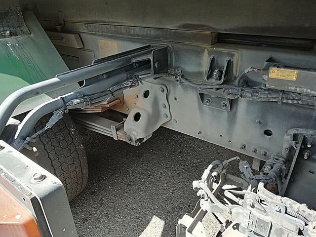 ヒノレンジャー 4.75t 増トン車 巻込式 8.4立米 パッカー車 内容量/8.4m3 作動方式/回転 軽量装置あり 連続スイッチあり 荷箱前物入れあり 中型限定解除で乗れます(20枚目)