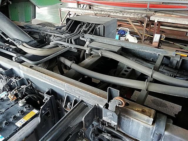 ヒノレンジャー 4.75t 増トン車 巻込式 8.4立米 パッカー車 内容量/8.4m3 作動方式/回転 軽量装置あり 連続スイッチあり 荷箱前物入れあり 中型限定解除で乗れます(24枚目)