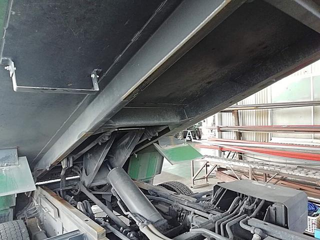 ヒノレンジャー 4.75t 増トン車 巻込式 8.4立米 パッカー車 内容量/8.4m3 作動方式/回転 軽量装置あり 連続スイッチあり 荷箱前物入れあり 中型限定解除で乗れます(27枚目)