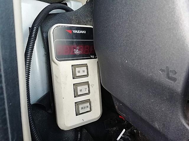 ヒノレンジャー 4.75t 増トン車 巻込式 8.4立米 パッカー車 内容量/8.4m3 作動方式/回転 軽量装置あり 連続スイッチあり 荷箱前物入れあり 中型限定解除で乗れます(41枚目)