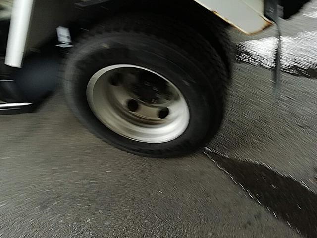 エルフトラック 4t 前後散水車 PTO式 内容量/4000リットル 品名/水 部屋/1室 吸引方式/PTO式(24枚目)