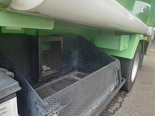 エルフトラック 3t プレス式 6.0立米 パッカー車 GPX 内容量/6.0m3 作動方式/プレス 連続スイッチあり 荷箱前物入れあり 工具箱/1個(10枚目)