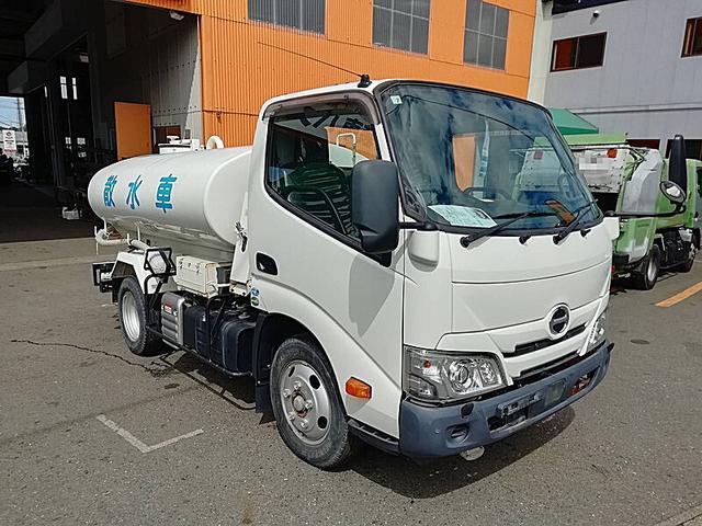デュトロ  3t 前後散水車 PTO式 内容量/3000リットル 品名/水 付属ホースあり 部屋/1室 工具箱/1個 吸引方式/PTO式 準中型免許可能(4枚目)