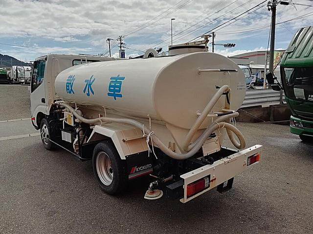 デュトロ  3t 前後散水車 PTO式 内容量/3000リットル 品名/水 付属ホースあり 部屋/1室 工具箱/1個 吸引方式/PTO式 準中型免許可能(7枚目)
