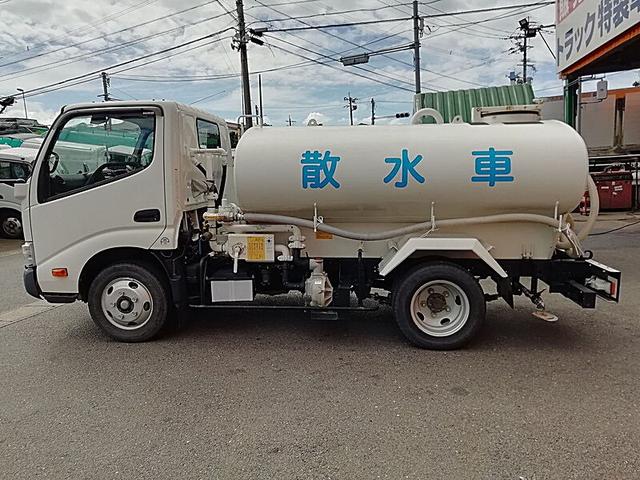デュトロ  3t 前後散水車 PTO式 内容量/3000リットル 品名/水 付属ホースあり 部屋/1室 工具箱/1個 吸引方式/PTO式 準中型免許可能(8枚目)