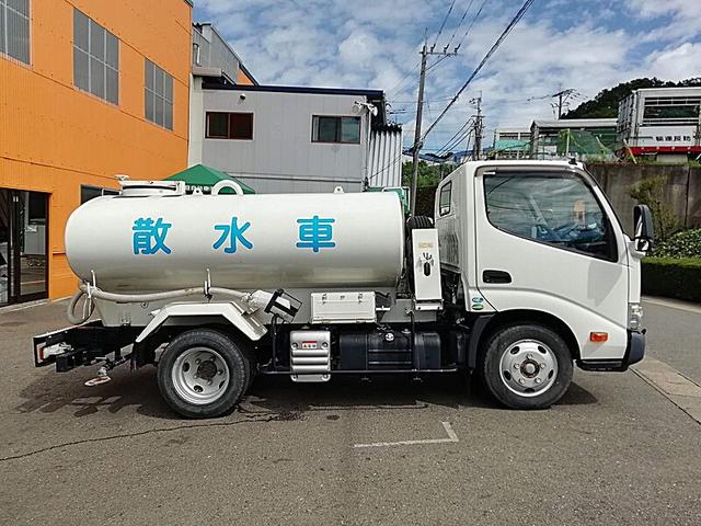 デュトロ  3t 前後散水車 PTO式 内容量/3000リットル 品名/水 付属ホースあり 部屋/1室 工具箱/1個 吸引方式/PTO式 準中型免許可能(9枚目)