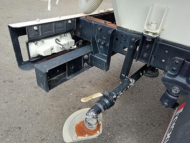 デュトロ  3t 前後散水車 PTO式 内容量/3000リットル 品名/水 付属ホースあり 部屋/1室 工具箱/1個 吸引方式/PTO式 準中型免許可能(17枚目)