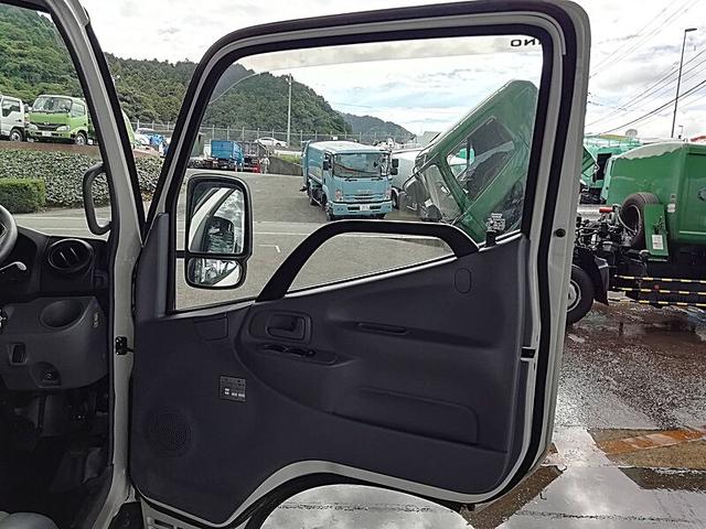 デュトロ  3t 前後散水車 PTO式 内容量/3000リットル 品名/水 付属ホースあり 部屋/1室 工具箱/1個 吸引方式/PTO式 準中型免許可能(27枚目)