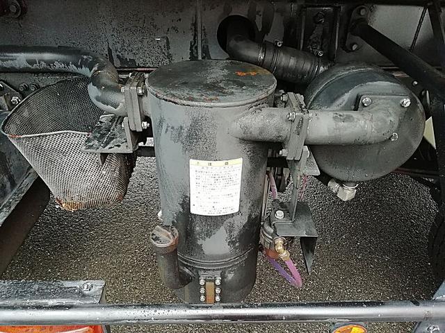 ファイター 　増々トン　６３００リットル　バキューム車　内容量／６３００リットル　品名／糞尿　コードリール付　付属ホースあり　部屋／１室　工具箱／１個　吸引方式／ＰＴＯ式（7枚目）