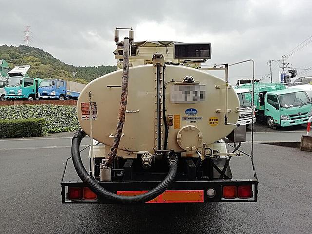 ファイター 　増々トン　６３００リットル　バキューム車　内容量／６３００リットル　品名／糞尿　コードリール付　付属ホースあり　部屋／１室　工具箱／１個　吸引方式／ＰＴＯ式（9枚目）
