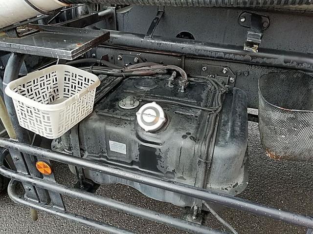 ファイター 　増々トン　６３００リットル　バキューム車　内容量／６３００リットル　品名／糞尿　コードリール付　付属ホースあり　部屋／１室　工具箱／１個　吸引方式／ＰＴＯ式（14枚目）