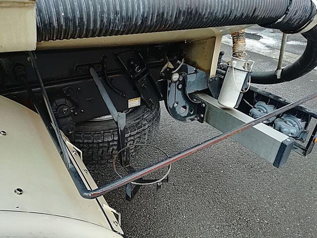 ファイター 　増々トン　６３００リットル　バキューム車　内容量／６３００リットル　品名／糞尿　コードリール付　付属ホースあり　部屋／１室　工具箱／１個　吸引方式／ＰＴＯ式（15枚目）