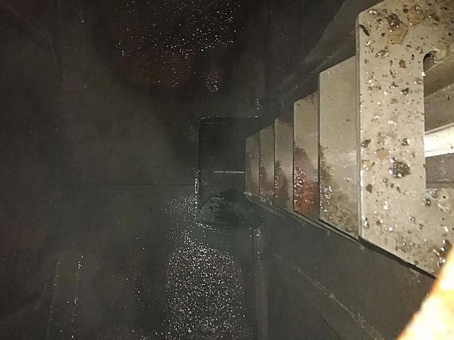 ファイター 　増々トン　６３００リットル　バキューム車　内容量／６３００リットル　品名／糞尿　コードリール付　付属ホースあり　部屋／１室　工具箱／１個　吸引方式／ＰＴＯ式（17枚目）