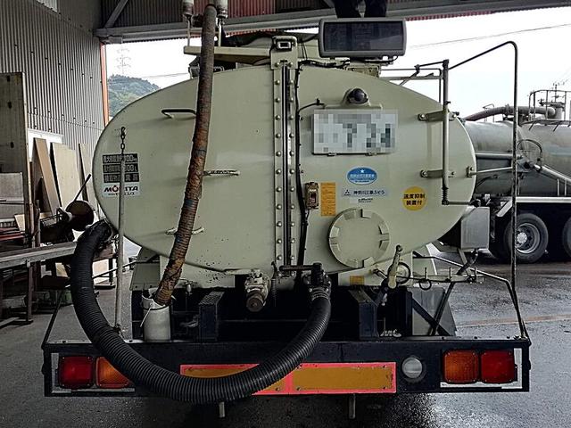 ファイター 　増々トン　６３００リットル　バキューム車　内容量／６３００リットル　品名／糞尿　コードリール付　付属ホースあり　部屋／１室　工具箱／１個　吸引方式／ＰＴＯ式（18枚目）