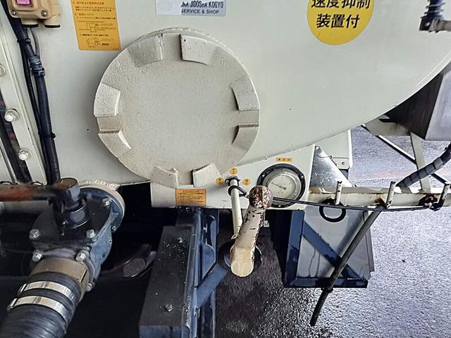 ファイター 　増々トン　６３００リットル　バキューム車　内容量／６３００リットル　品名／糞尿　コードリール付　付属ホースあり　部屋／１室　工具箱／１個　吸引方式／ＰＴＯ式（19枚目）