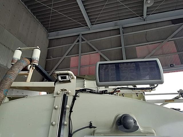 ファイター 　増々トン　６３００リットル　バキューム車　内容量／６３００リットル　品名／糞尿　コードリール付　付属ホースあり　部屋／１室　工具箱／１個　吸引方式／ＰＴＯ式（20枚目）