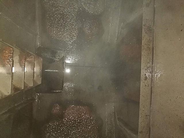 ファイター 　増々トン　６３００リットル　バキューム車　内容量／６３００リットル　品名／糞尿　コードリール付　付属ホースあり　部屋／１室　工具箱／１個　吸引方式／ＰＴＯ式（21枚目）