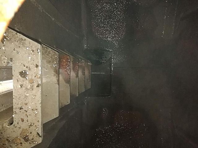 ファイター 　増々トン　６３００リットル　バキューム車　内容量／６３００リットル　品名／糞尿　コードリール付　付属ホースあり　部屋／１室　工具箱／１個　吸引方式／ＰＴＯ式（23枚目）