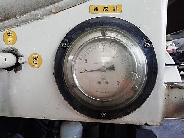 ファイター 　増々トン　６３００リットル　バキューム車　内容量／６３００リットル　品名／糞尿　コードリール付　付属ホースあり　部屋／１室　工具箱／１個　吸引方式／ＰＴＯ式（27枚目）