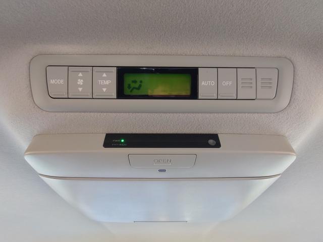 エスティマ アエラス　プレミアムエディション　後席モニター　ブルーレイ再生　ＥＴＣ　バックカメラ　ナビ　ＴＶ　オートクルーズコントロール　両側電動スライドドア　オートライト　ＨＩＤ　スマートキー　ウォークスルー　パワーシート　オットマン（12枚目）