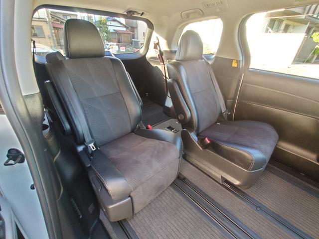 エスティマ アエラス　プレミアムエディション　後席モニター　ブルーレイ再生　ＥＴＣ　バックカメラ　ナビ　ＴＶ　オートクルーズコントロール　両側電動スライドドア　オートライト　ＨＩＤ　スマートキー　ウォークスルー　パワーシート　オットマン（31枚目）