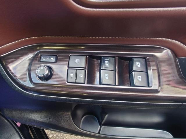 エスクァイア Ｇｉ　プレミアムパッケージ　ＥＴＣ　バックカメラ　１０インチナビ　ＴＶ　後席モニター　クルーズコントロール　レーンアシスト　衝突被害軽減システム　両側電動スライドドア　オートマチックハイビーム　ＬＥＤヘッドランプ　スマートキー（13枚目）