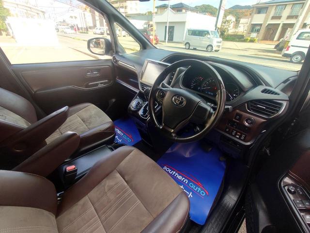 エスクァイア Ｇｉ　プレミアムパッケージ　ＥＴＣ　バックカメラ　１０インチナビ　ＴＶ　後席モニター　クルーズコントロール　レーンアシスト　衝突被害軽減システム　両側電動スライドドア　オートマチックハイビーム　ＬＥＤヘッドランプ　スマートキー（43枚目）