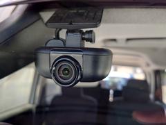 もしもの事故の際の記録やあおり運転・走行妨害の抑止力にも役立つカメラを装備してます。 4