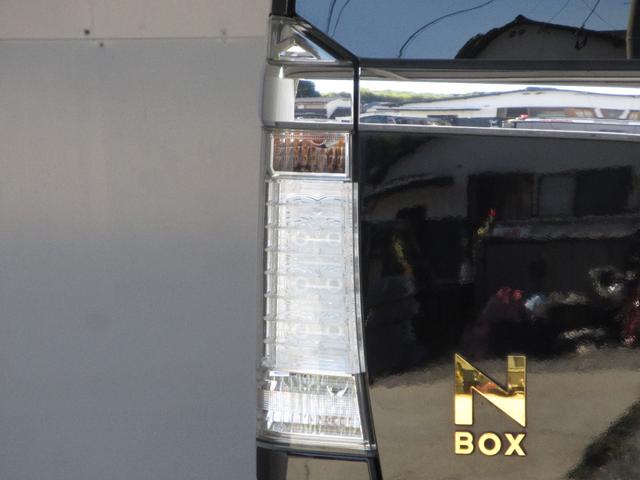 N-BOXカスタム G SSパッケージ 1年保証 両側パワスラ アイドリングストップ スマートキー プッシュスタート メモリーナビ フルセグ DVD CD Mサーバー Bluetooth バックカメラ ETC HID フォグ 14AW(66枚目)