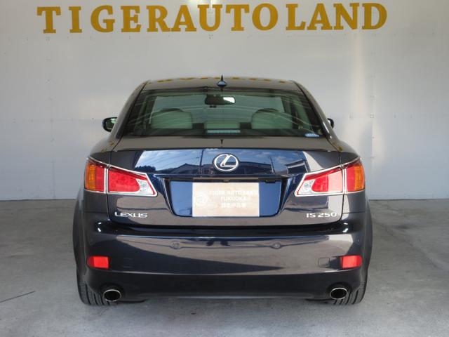 外装は洗車→コーティングをしますのでぴかぴかの状態！タイヤとアルミは専用洗剤でクリーニングし最高級油性ＷＡＸでコーティング！　もし気になる傷などございましたらお値打ち価格にて板金塗装できます