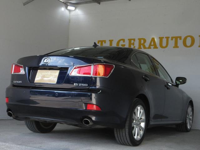 ご覧ください！ボディへのぎらぎらとした映り込み！！塗装状態もかなり良くつやもありぴかぴかな状態です