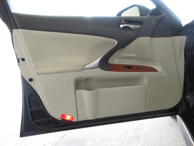 支払総額に令和７年度自動車税、納車整備、保証、名義変更代、ナンバー代、消費税、リサイクル料、２年付きの車は車検整備、自賠責保険、重量税全て含みます